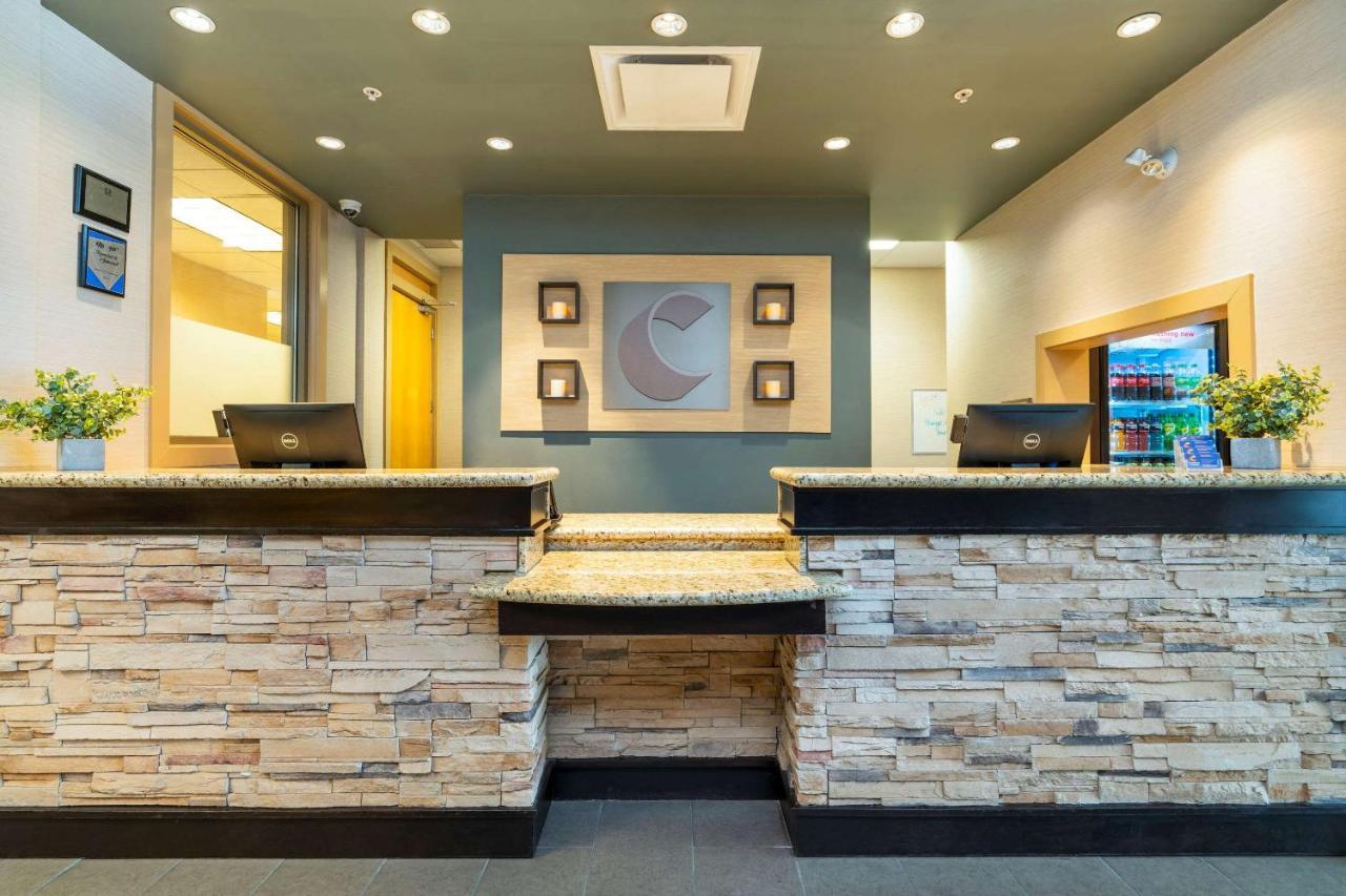 Comfort Inn & Suites Surrey Eksteriør bilde