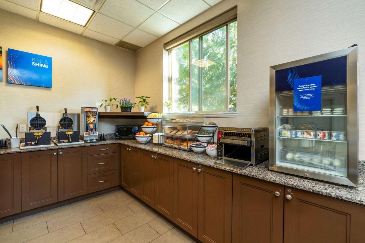 Comfort Inn & Suites Surrey Eksteriør bilde