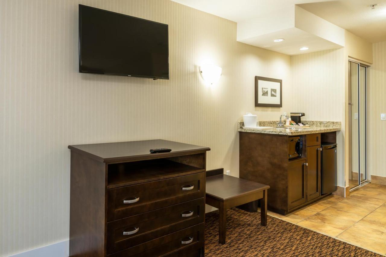 Comfort Inn & Suites Surrey Eksteriør bilde